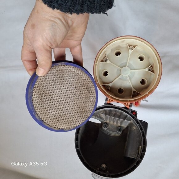 Dyson DC24 Vacuum Cleaner Cyclone Assembly With Filter A Replacement Part - Picture 5 of 9
